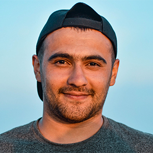 تلك المخلوقات الضخمة العجيبة التي احتلت الأرض براً وهواءً وماءً منذ ملايين السنين (265 مليون سنة).بقدر ما وصلنا اليه من معلومات حول الديناصورات في وقتنا الحالي (2022)،بمعرفتنا لعلم الحفريات ، وعلم العصور الجيولوجية الماضية (مثل العصر الترياسي ، الجوراسي ، الطباشيري).إلا اننا لم نتوصل الى اجابات كاملة حول تلك الحيوانات.نحن نهتم بشدة بحفريات الديناصورات ،ونقوم بدراستها لمعرفة الكثير عنها